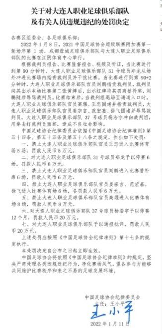 第17分钟，恩达夫面对防守强行低射，赫拉德茨基迅速下地将球扑出底线。